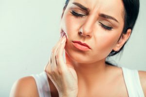 Dor na mandíbula: diagnóstico, causas e tratamento