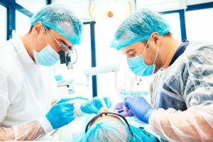 Cirurgia odontológica: TUDO o que você precisa saber sobre o assunto