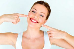 Dentes brancos: 10 dicas valiosas que você PRECISA saber