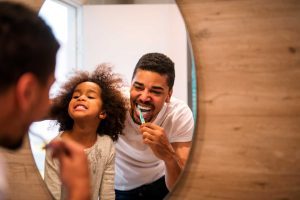 Criança com dente limpo: conheça os melhores segredos