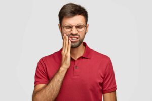 Dentes cariados: o que causa, riscos e como evitar?