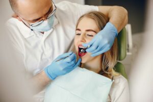 Cárie no dente: acabe com o problema AGORA