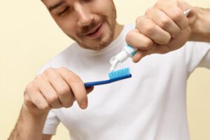Quais as vantagens do creme dental clareador?